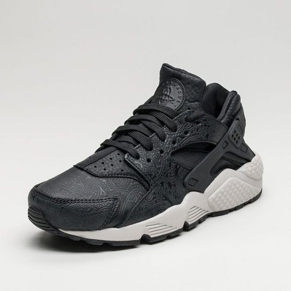 NIKE Air Huarache Run PRM Paisley Black Embossed Leather Sneaker Shoes - Picture 1 of 11